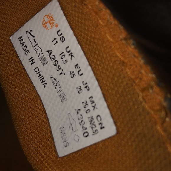Timberland look worse but they barely need any scrubbing - Picture 3 of 3